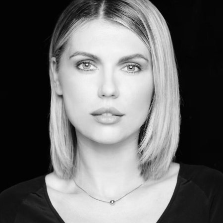 הי, קוראים לי נטלי, אני פעילה כבר שנים בשוק הנדל"ן - בעיקר בשוק האמריקאי. בחמש השנים האחרונות עסקתי בנדלן בלוס אנג׳לס, בעיקר בתחום הנדלן המסחרי ובשכירות קצרת טווח ואני בעלת נכסים להשקעה לשכירות קצרת טווח בלוס אנג׳לס. בשנה האחרונה החלטתי לבדוק את שוק הנדל״ן לעומק גם באוקראינה וגיליתי הפתעה גדולה. שוק הנדל"ן באוקראינה נמצא בעיצומה של פריחה מטורפת, שניתן לכנות ממש ״הבום״ הגדול של שוק הנדל"ן האוקראיני, אני מזמינה אתכם ואתכן לפנות אלינו ולבדוק אפיקי השקעה אפשריים בסכומים יחסית נמוכים ותשואה גבוהה.